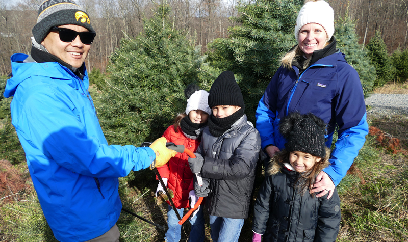 lori and emmanuel family selecting a tree
